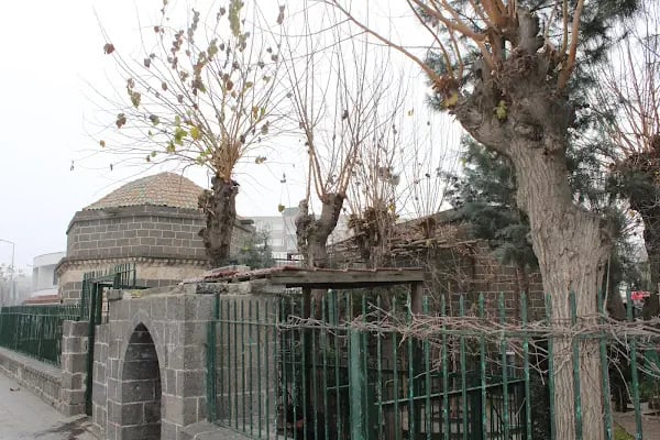 Sarı Saltug Türbesi - Resim 8
