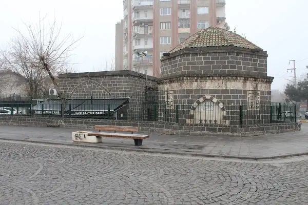 Sarı Saltug Türbesi - Resim 5