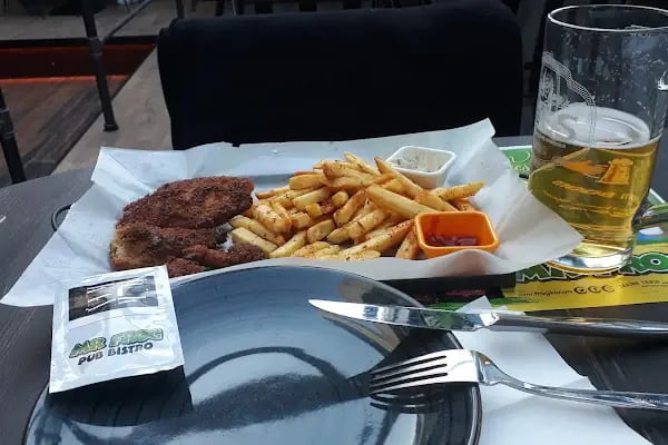 Mr. Frog Pub Bistro - Resim 8