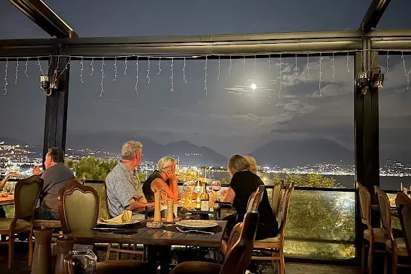 D La Plaza Restaurant &amp; Bar - Resim 5