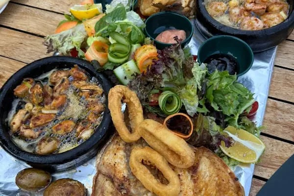 D La Plaza Restaurant &amp; Bar - Resim 4