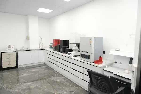 BULUT DENTAL DİŞ POLİKLİNİĞİ (İMPLANT ve ORTODONTİ KLİNİĞİ) - Resim 4