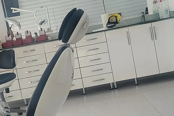 BULUT DENTAL DİŞ POLİKLİNİĞİ (İMPLANT ve ORTODONTİ KLİNİĞİ) - Resim 7