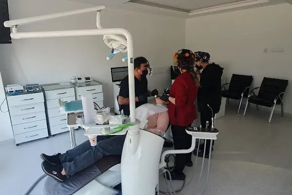 BULUT DENTAL DİŞ POLİKLİNİĞİ (İMPLANT ve ORTODONTİ KLİNİĞİ) - Resim 12