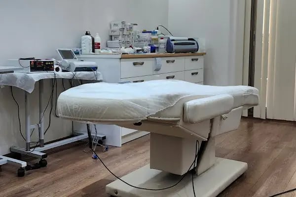 Doçent. Dr. M. Kürşat Evrenos Muayenehanesi - Resim 4