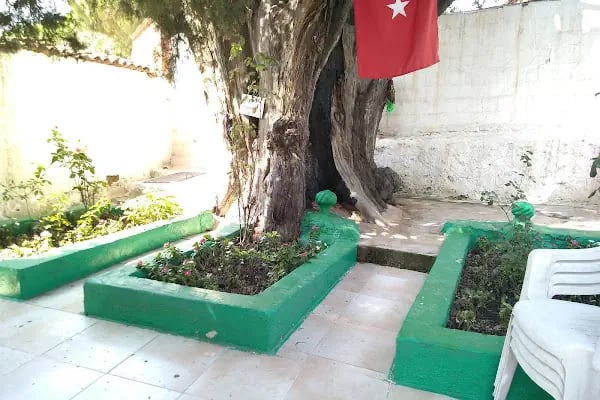 Üçler Dede türbesi - Resim 9
