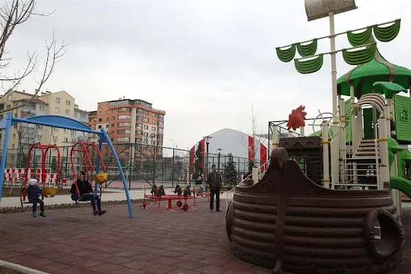 Ülkü Spor Sahası - Resim 12