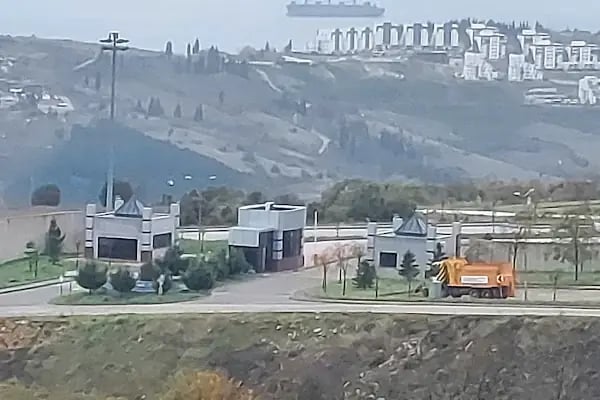 Kocaeli Üniversitesi Umuttepe BATI Yerleşkesi E Kapısı - Resim 1
