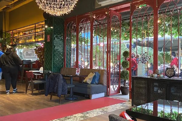 Patlıcan Cafe & Restaurant - Resim 2