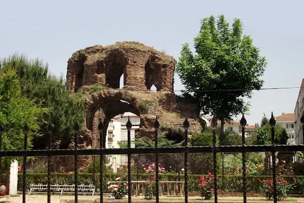 Tarihi Kilise - Çiftlikköy - Resim 2