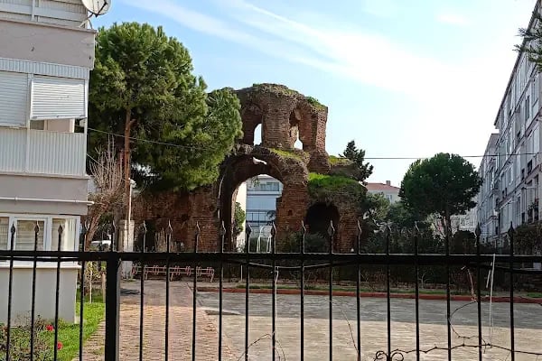 Tarihi Kilise - Çiftlikköy - Resim 3