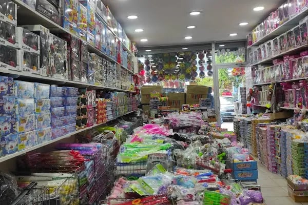 Ademoyuncak ve balon mağazası - Resim 2