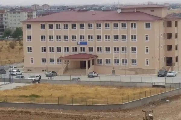 Ertuğrul Gazi İlkokulu - Resim 1