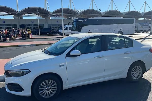 First Rent A Car - Resim 3