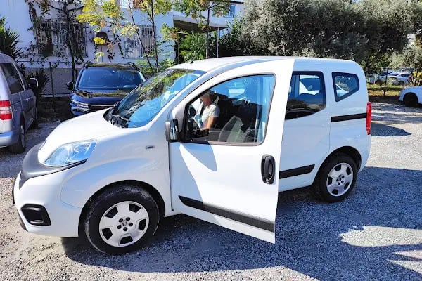 First Rent A Car - Resim 12