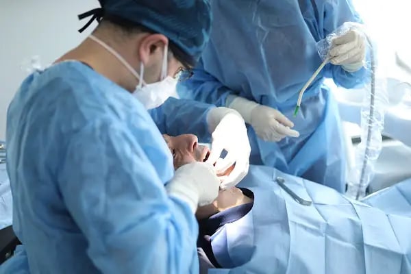 Dentia Diş Kliniği - Resim 16