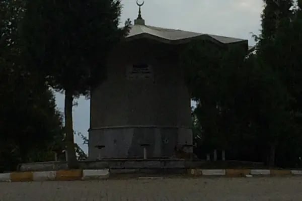 Emirsultan Mezarlığı - Resim 20