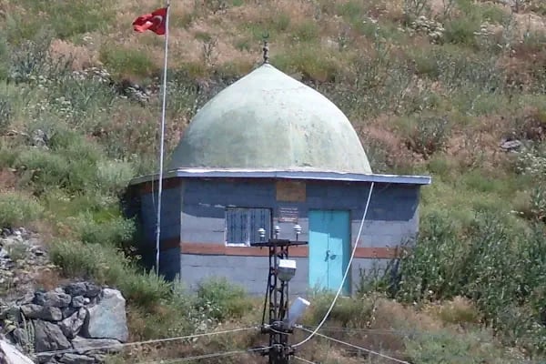 Şehit Alperenler Türbesi - Resim 18