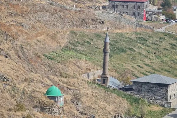 Şehit Alperenler Türbesi - Resim 8