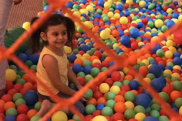 Velhasil Kafe Ve Oyun Sehrim - Resim 4