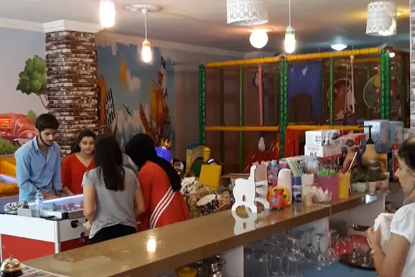Velhasil Kafe Ve Oyun Sehrim - Resim 13