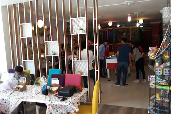 Velhasil Kafe Ve Oyun Sehrim - Resim 17