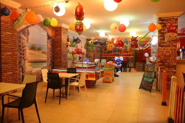 Velhasil Kafe Ve Oyun Sehrim - Resim 3