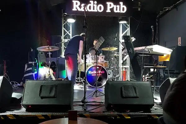 Radio Pub Performance Hall - Resim 6