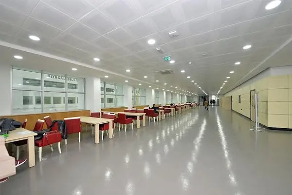 Sakarya Üniversitesi Hukuk Fakültesi Konferans Salonu - Resim 3