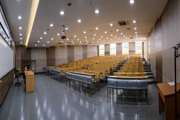 Sakarya Üniversitesi Hukuk Fakültesi Konferans Salonu - Resim 14