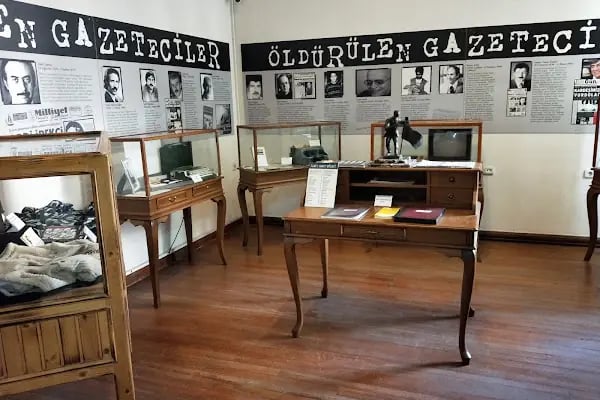 İzmir Basın Anı Evi - Resim 4