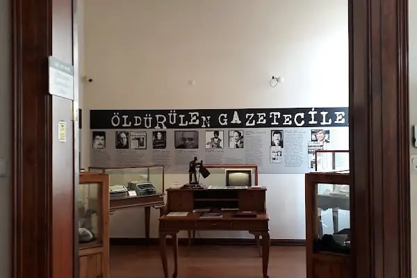 İzmir Basın Anı Evi - Resim 14