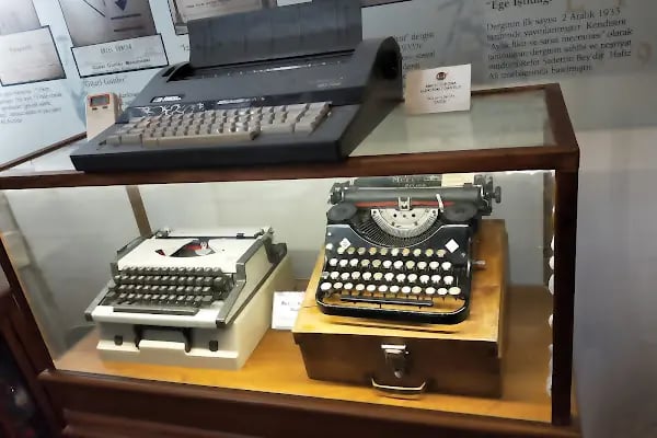 İzmir Basın Anı Evi - Resim 17