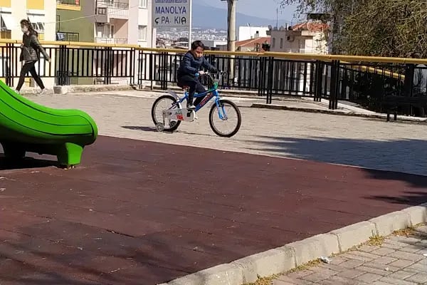 İzmir Büyükşehir Belediyesi Manolya Parkı - Resim 7