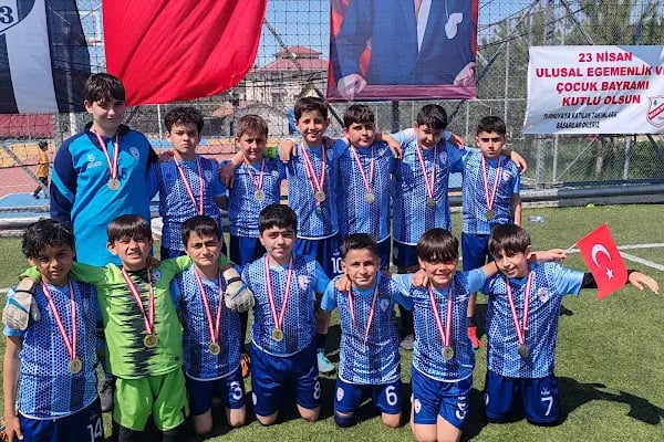 ÇAYIROVA FUTBOL AKADEMİSİ - Resim 4