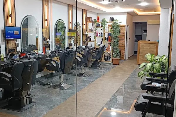Hüsnü Yüksel Kuaför & Hairdresser & Парикмахер & Friseur - Resim 6