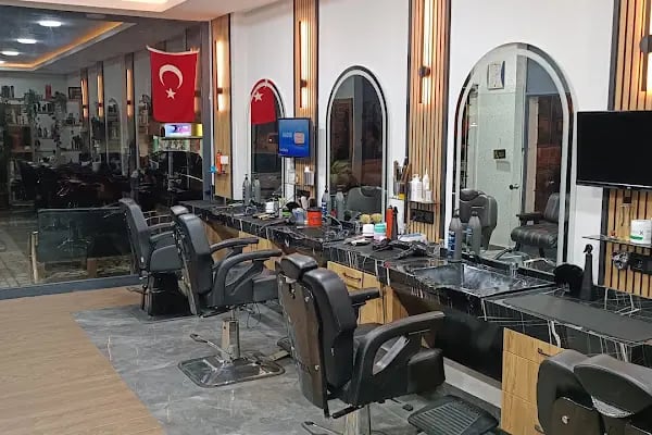 Hüsnü Yüksel Kuaför & Hairdresser & Парикмахер & Friseur - Resim 3