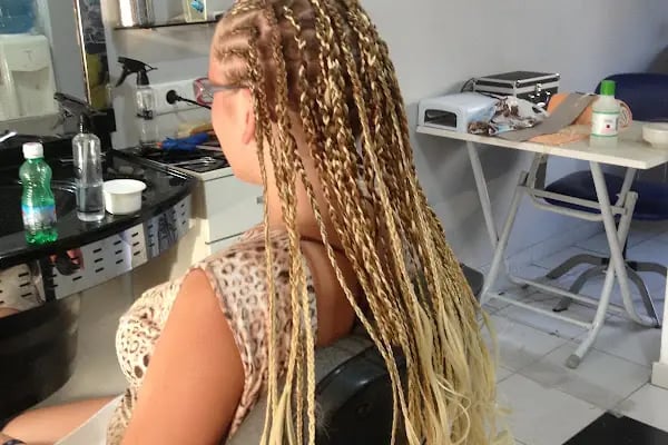 Hüsnü Yüksel Kuaför & Hairdresser & Парикмахер & Friseur - Resim 9