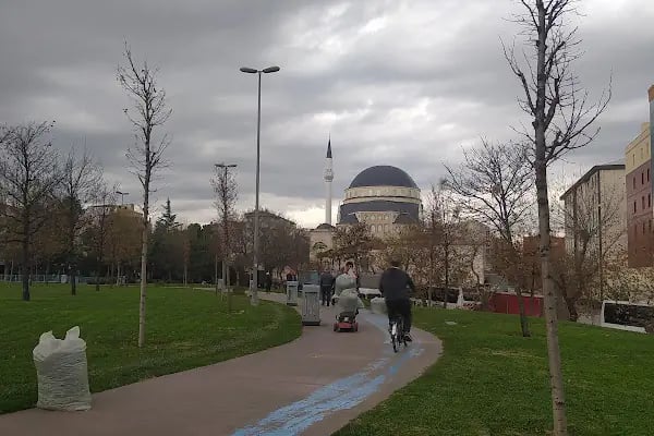 Dr. Sadık Ahmet Parkı - Resim 20