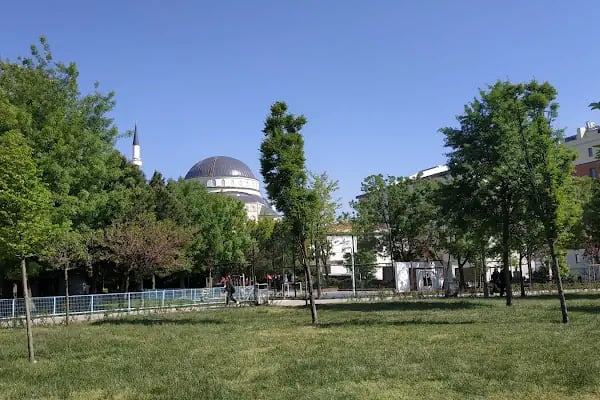 Dr. Sadık Ahmet Parkı - Resim 9