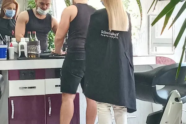 Simge Kuaför Saç Tasarım ve Saç Kaynak Merkezi - Resim 11