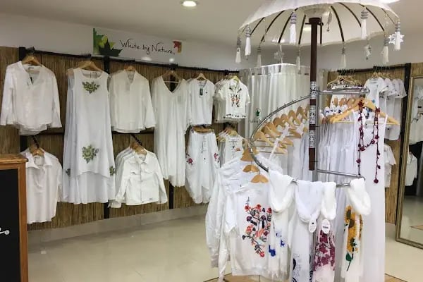 Boutique &amp; Souvenir - Resim 3