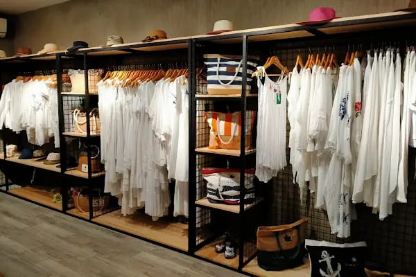 Boutique &amp; Souvenir - Resim 17
