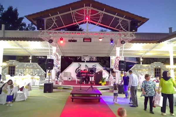 Şen Kristal Düğün Salonu &amp; Şen Bahçe Kahvaltı ve Cafe - Resim 11