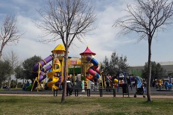 Cumhuriyet Parkı - Resim 1
