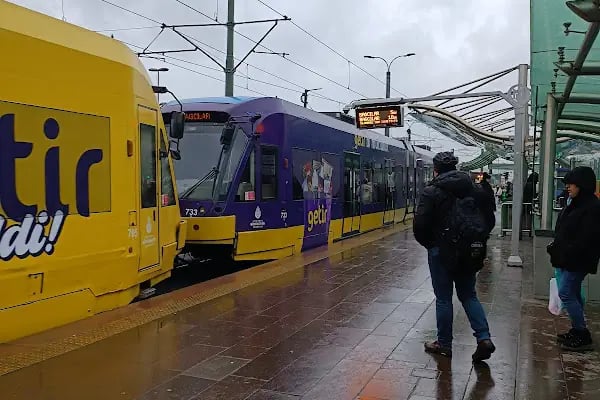 Eminönü T5 Tramvay Durağı - Resim 8