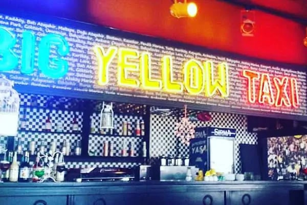 Big Yellow Taxi Cafe - Resim 3