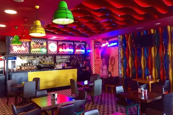 Big Yellow Taxi Cafe - Resim 6