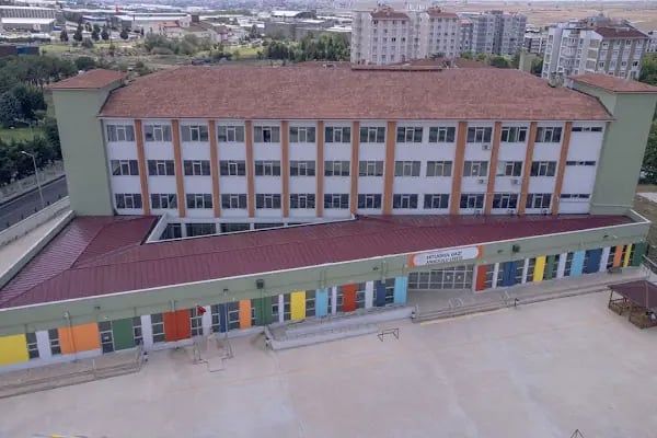 Ertuğrul Gazi Anadolu Lisesi - Resim 2