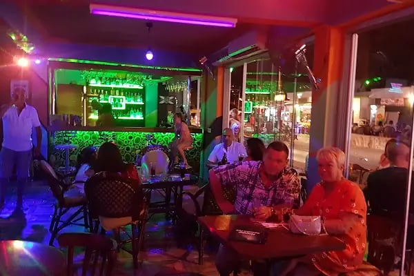 Happy Karaoke Pub - Resim 16